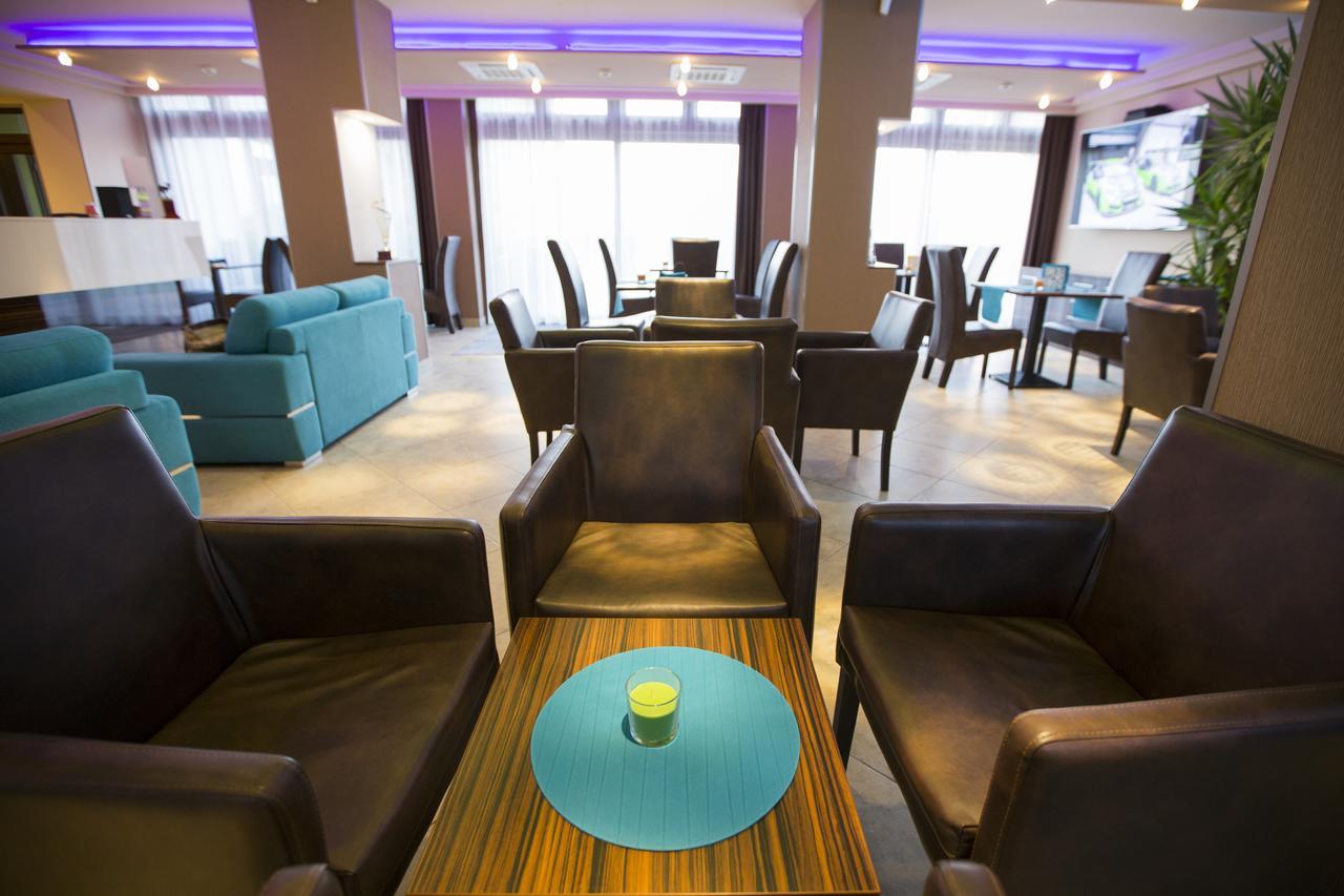 Pole Position Beach Hotel Balatonszarszo Ngoại thất bức ảnh