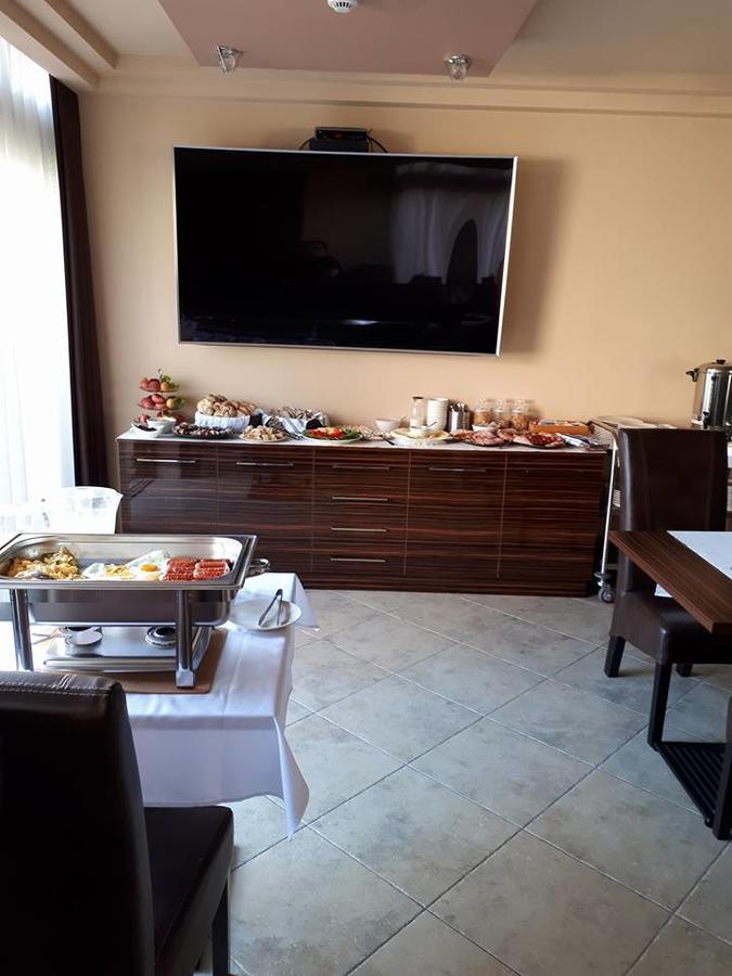 Pole Position Beach Hotel Balatonszarszo Ngoại thất bức ảnh